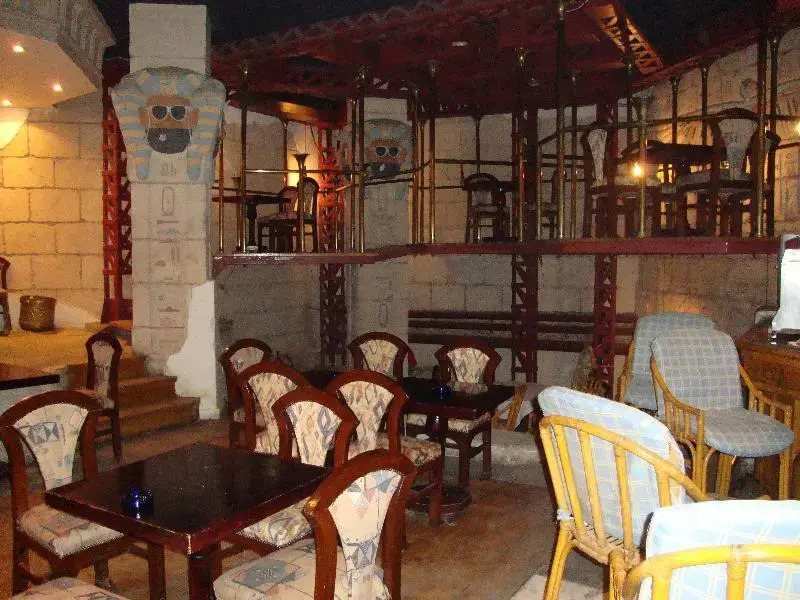 Gaddis Hotel, Suites and Apartments