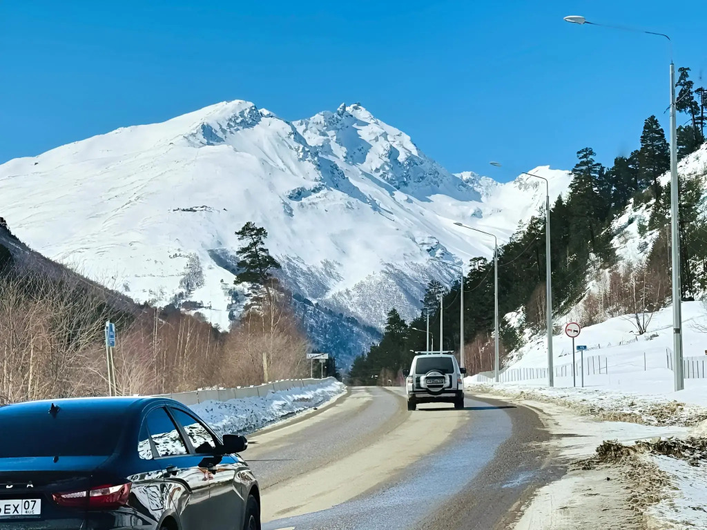Частный дом с видом на Кавказский хребет