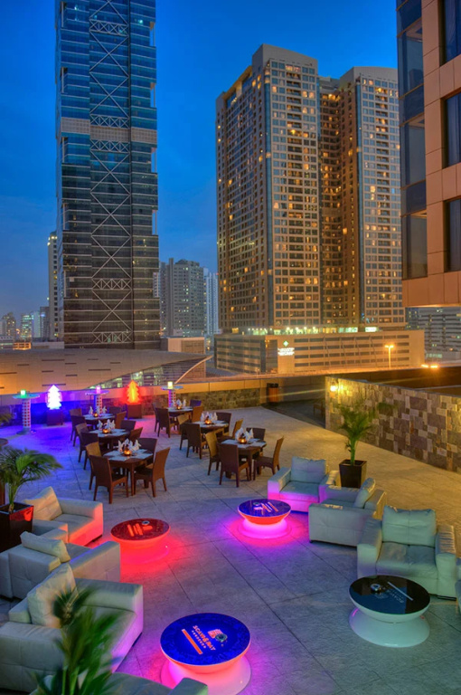 Отель Two Seasons Hotel & Apartments