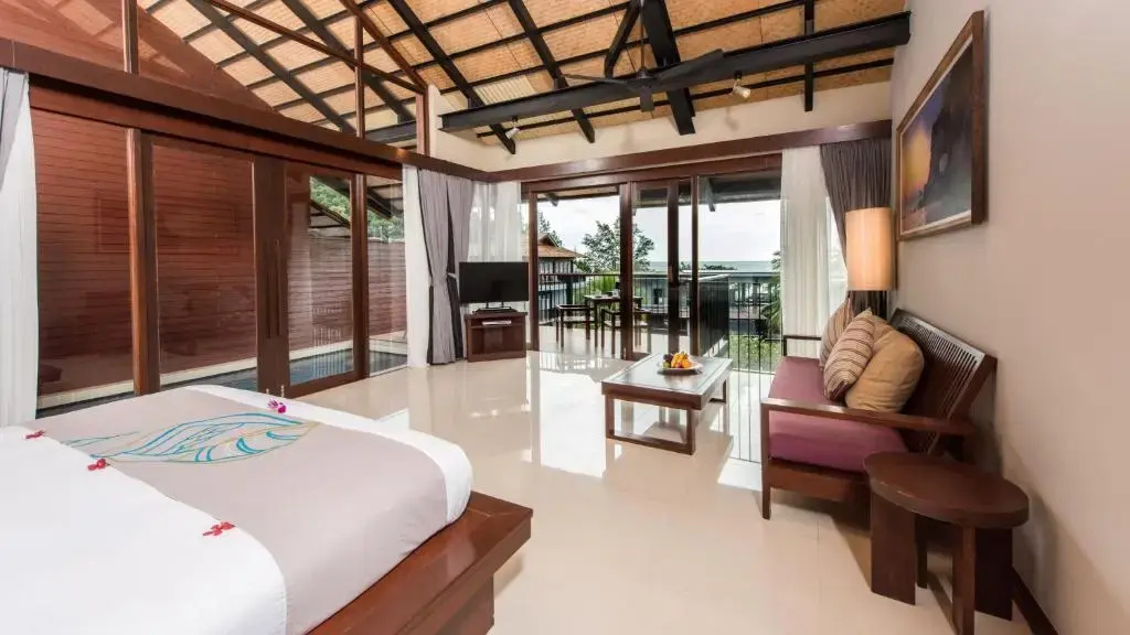 Отель Holiday Ao Nang Beach Resort Krabi