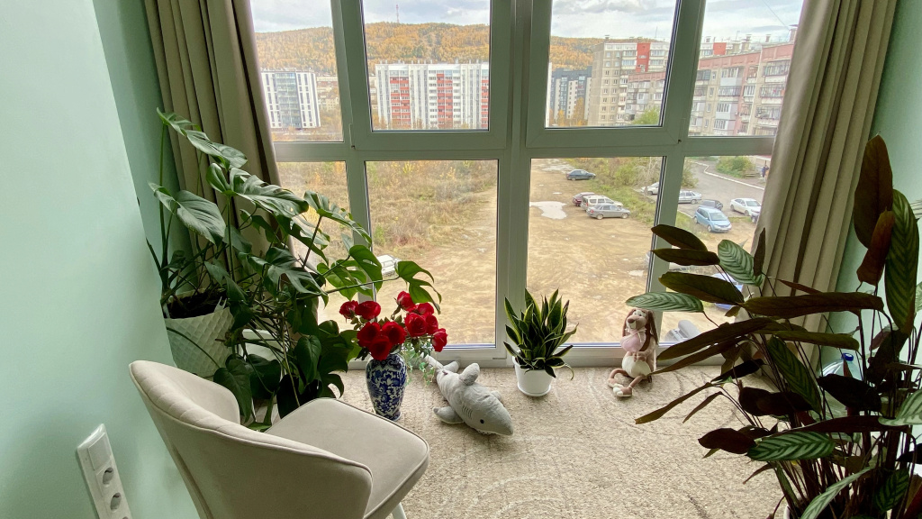 Апартаменты Горное Озеро Центр у Реки Гостиная 30 м², Спальня 25 м², Балкон, 2 кровати, Smart TV 85''