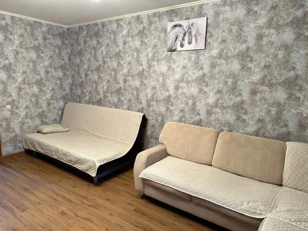 Квартира трехкомнатная на Лунной 5