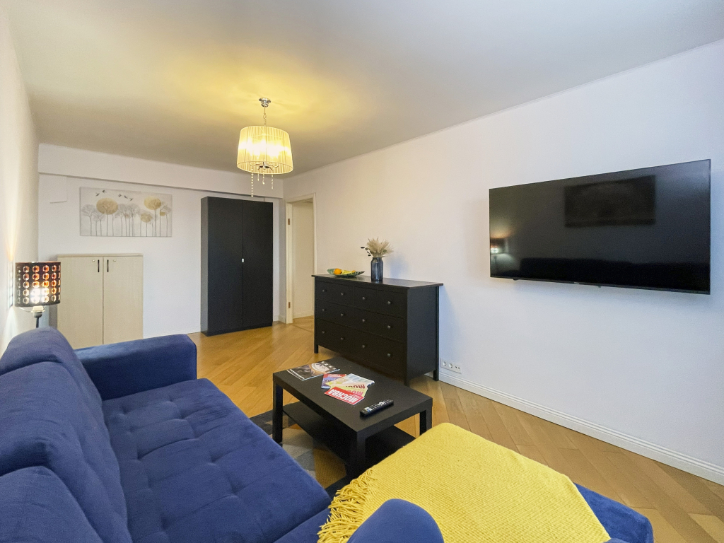 S Vidom Na Gostinitsu Kosmos Flat