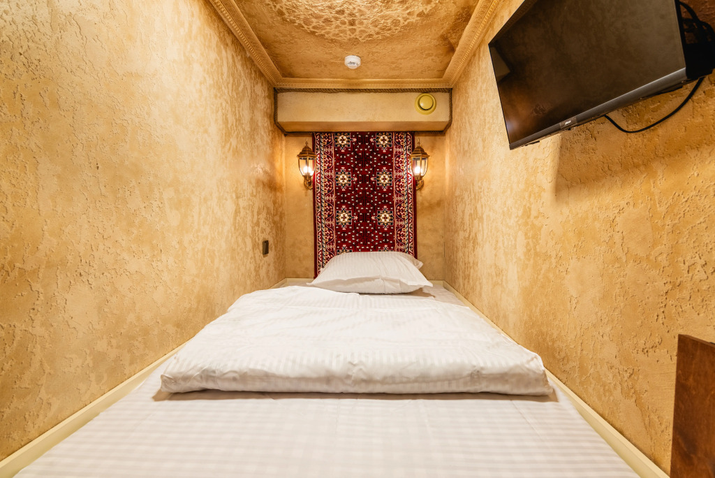 Alladin Capsule Hotel
