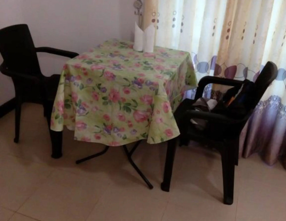 Отель Yoho Granny's Cottage