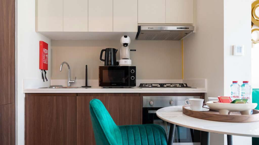Апартаменты Keyrock Living Lakeview Luxury at Reva Residence