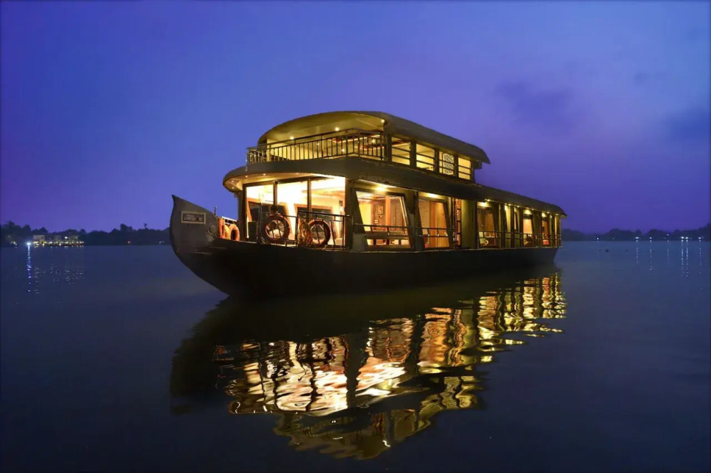 Отель Kerala Houseboats