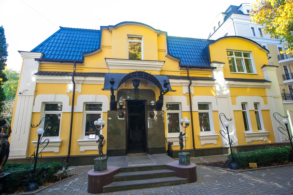 Hotel "Mandarin Clubhouse"