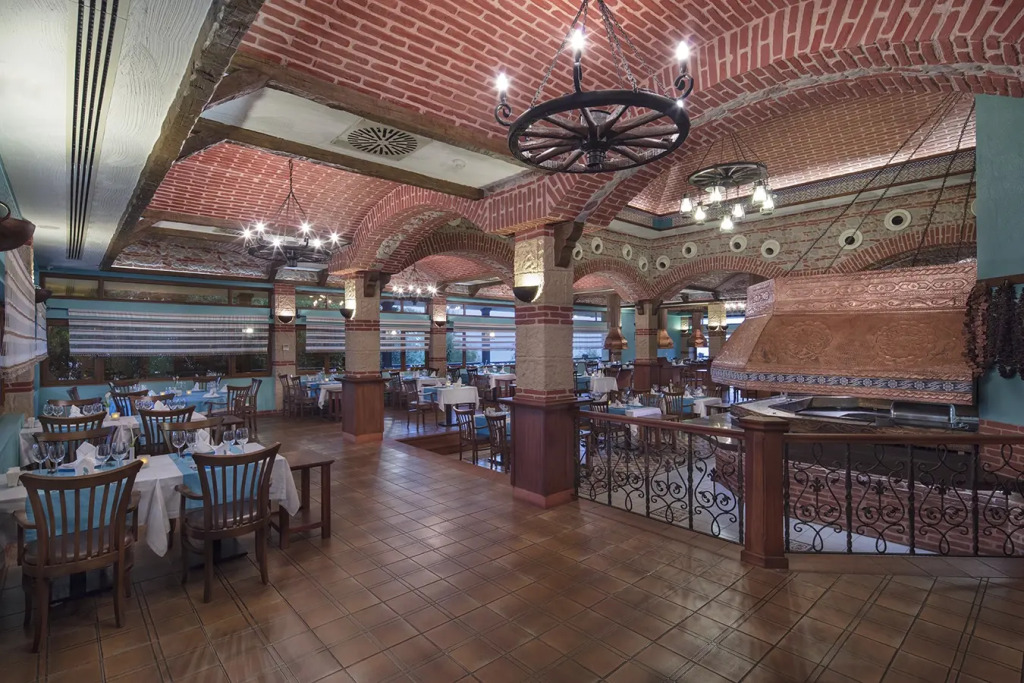 Отель Merit Crystal Cove Casino & SPA