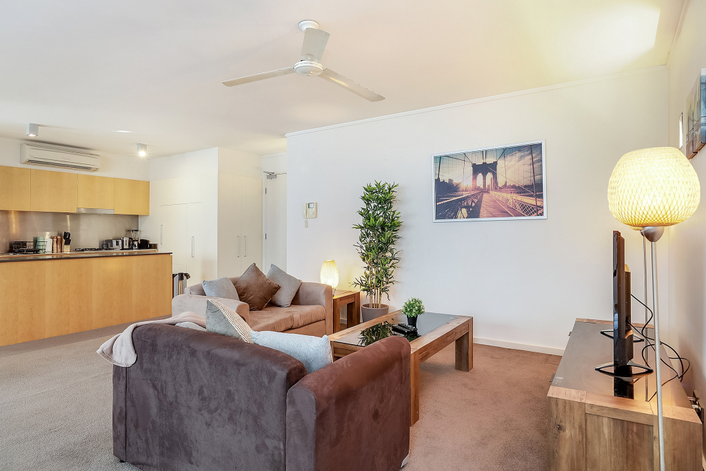 Апартаменты Furnished Apartment Walk to Bondi Beach