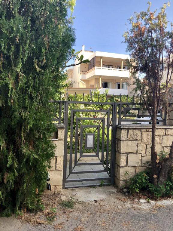 Menelaos Family Apartments