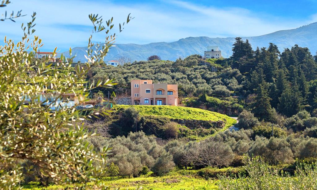 Вилла Cretan Sunny Villa Heated Pool
