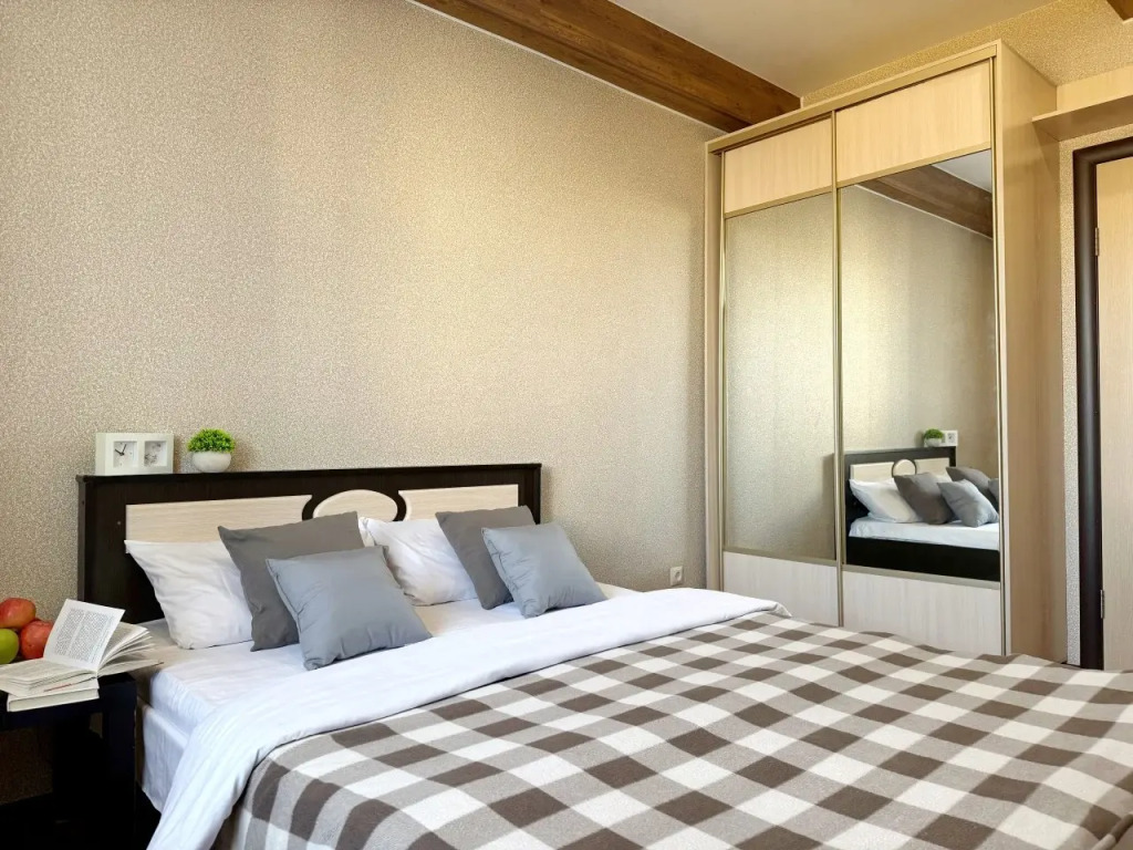 Квартира Konstantinov Apartments на Адриена Лежена