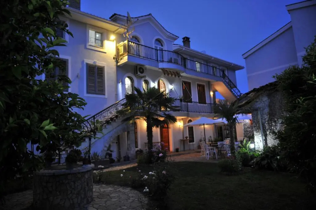 Rose Garden Hotel