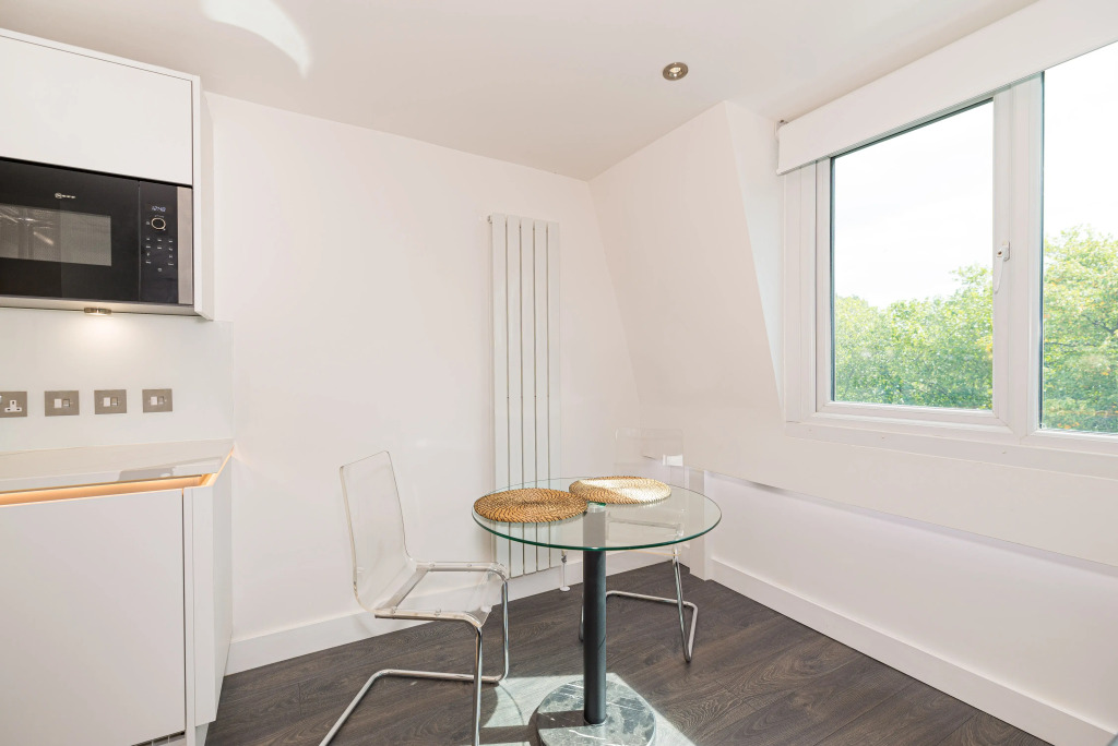 Апартаменты Bright Aircon Apartment Earls Court