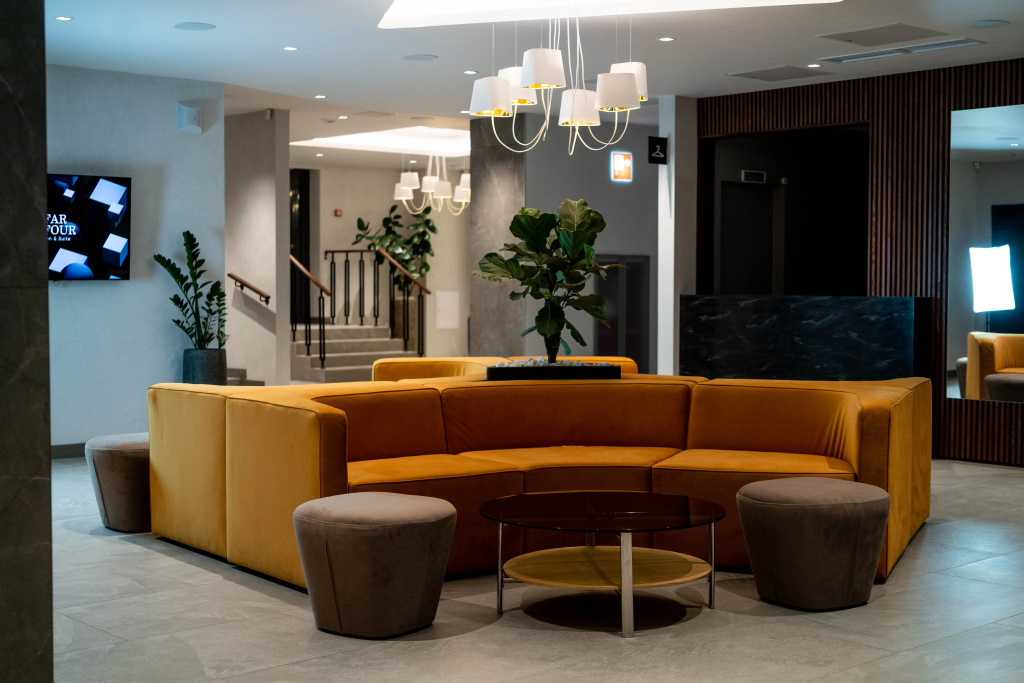 4 ★ Отель FarFour Inn & Suite