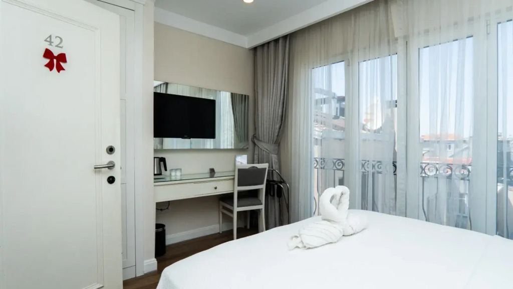Ten Rooms Istanbul Hotel