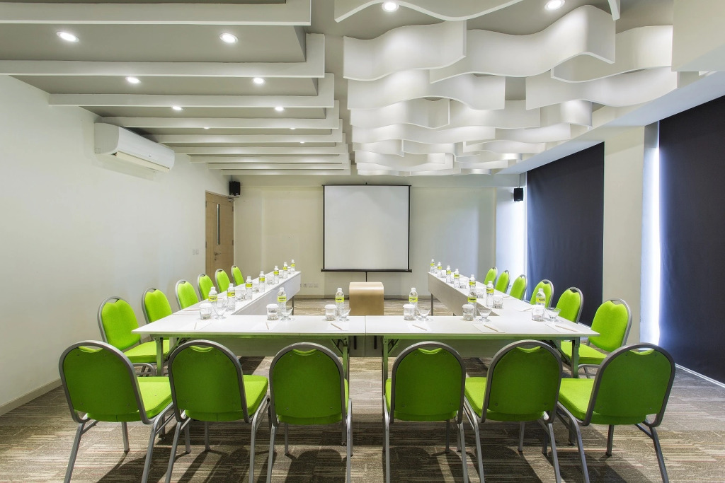 Отель MaxOneHotels Bukit Jimbaran