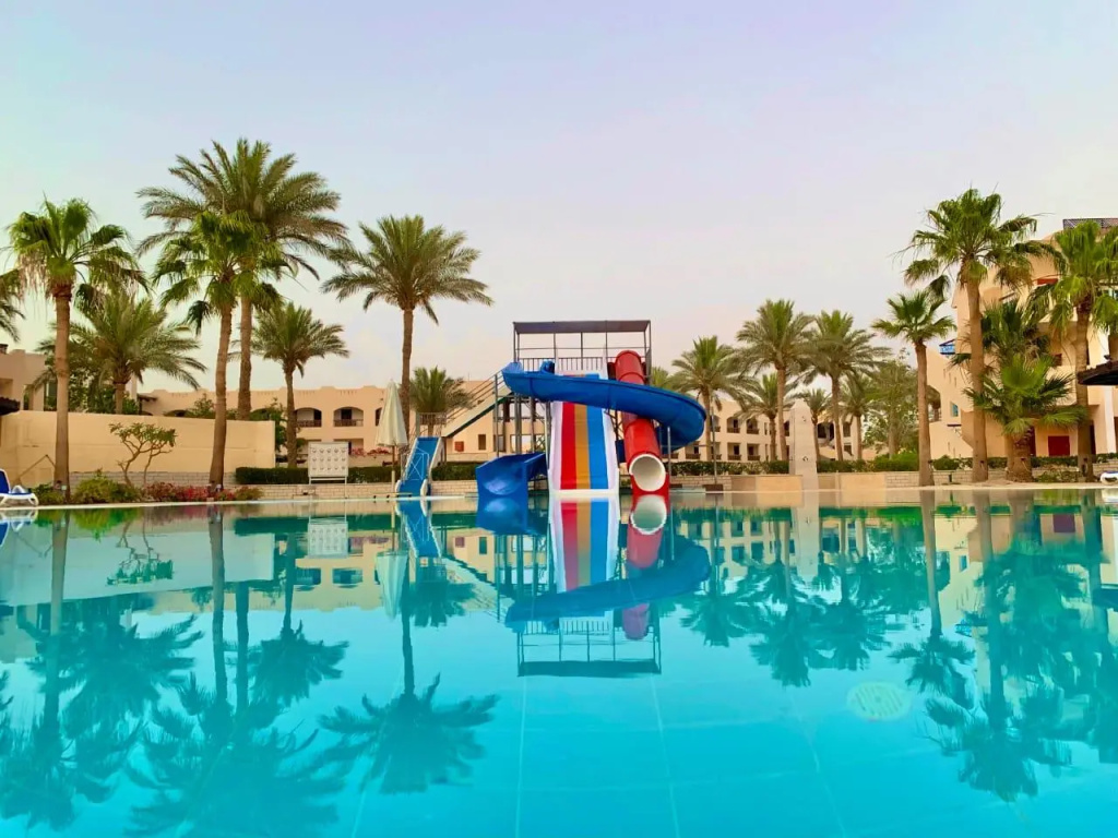 Ivy Cyrene Island Aqua Park Resort