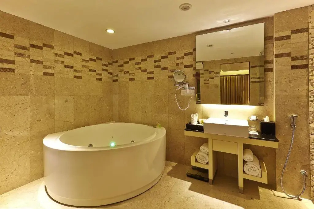 Six Seasons Hotel