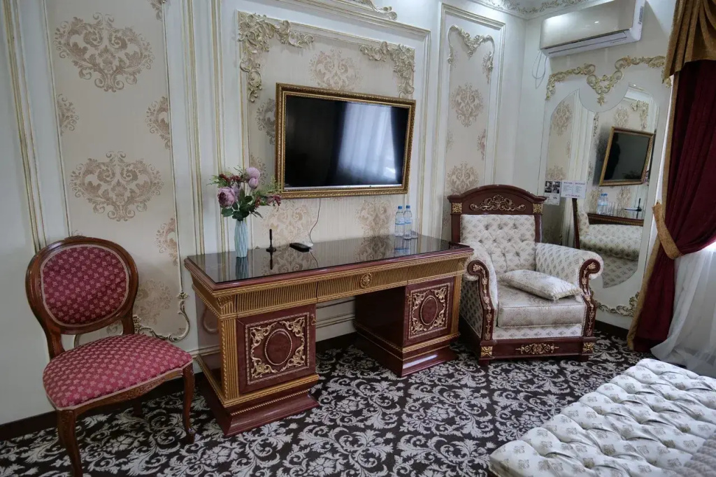 Lion Hotel