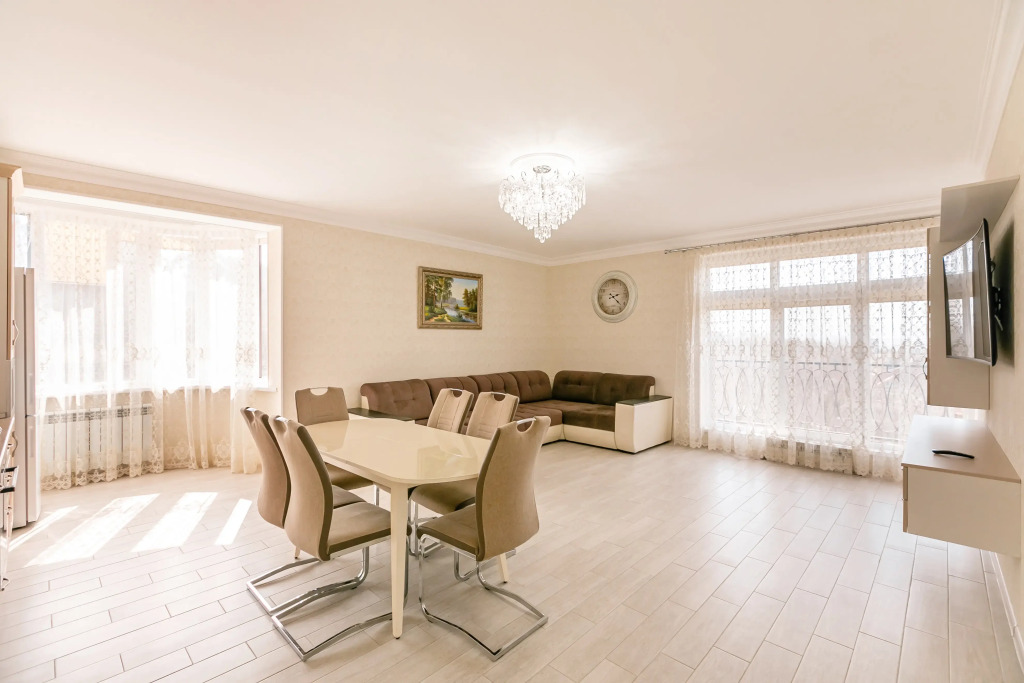 Elitnye Apartamenty Iriny Savelyevoy - Park - "krasnoye Solnyshko" - Parkovka