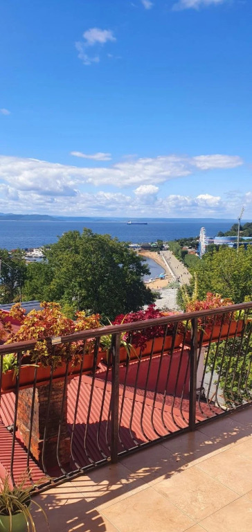 Квартира Красивая в центре с балконом и панорамным видом на море