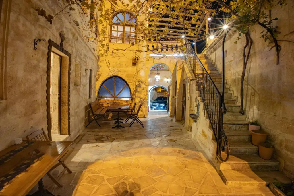 Отель Royal Cave