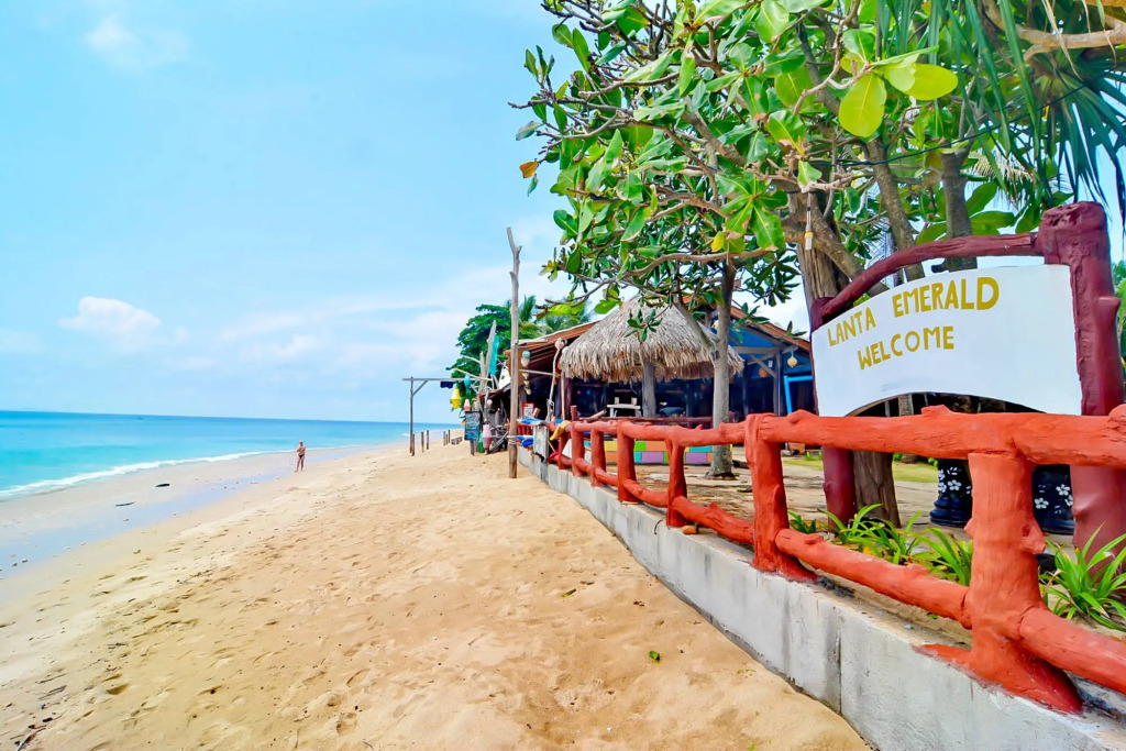 Lanta Emerald Bungalow