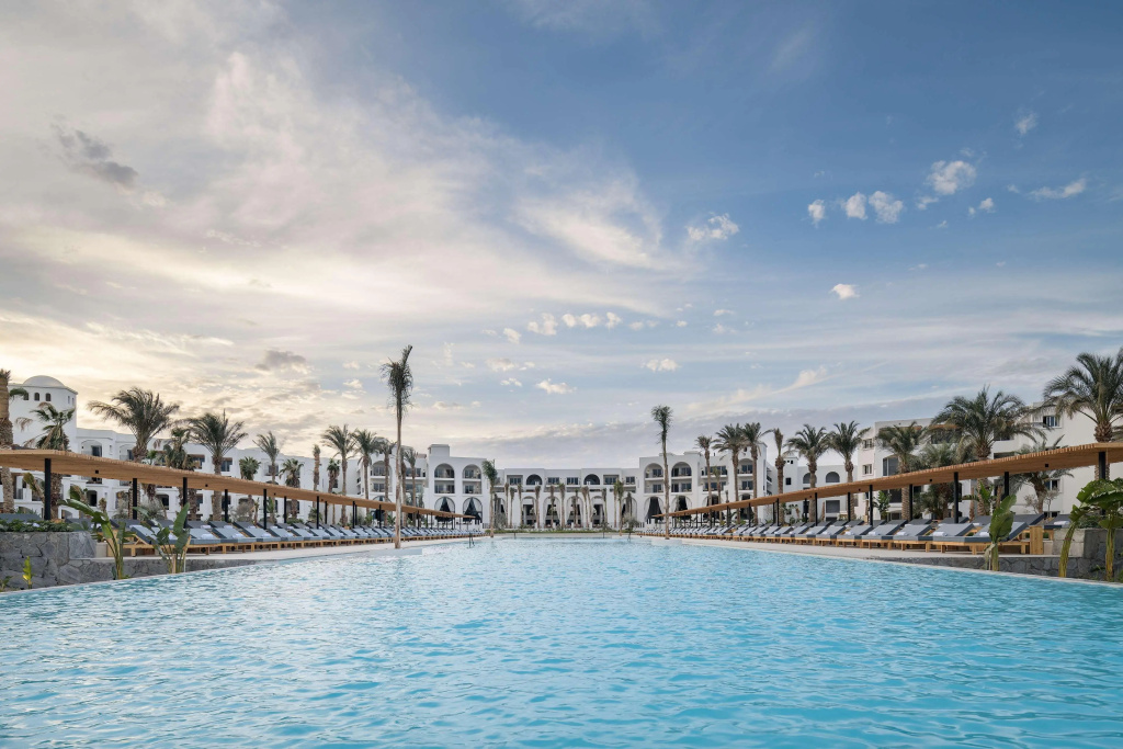 Курортный Отель Serry Beach Resort