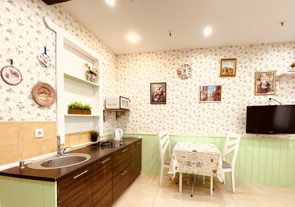 Yanina Apartments
