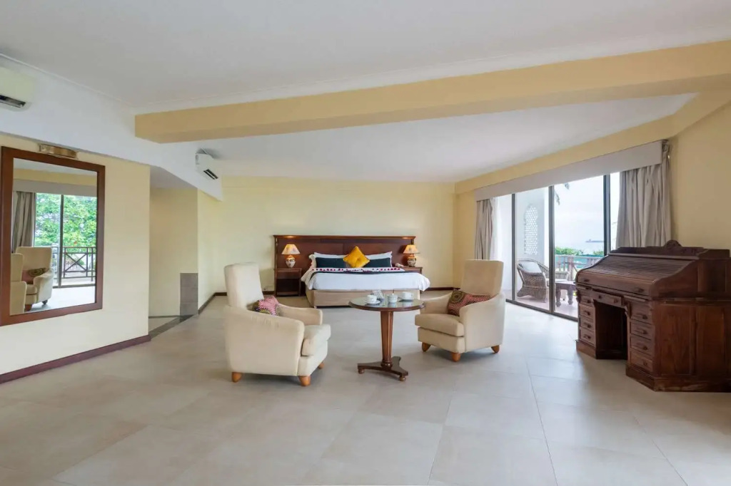 Отель Golden Tulip Dar Es Salaam