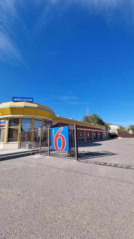 Отель Hotel 6