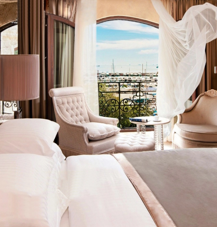 Wyndham Grand Istanbul Kalamış Marina Hotel