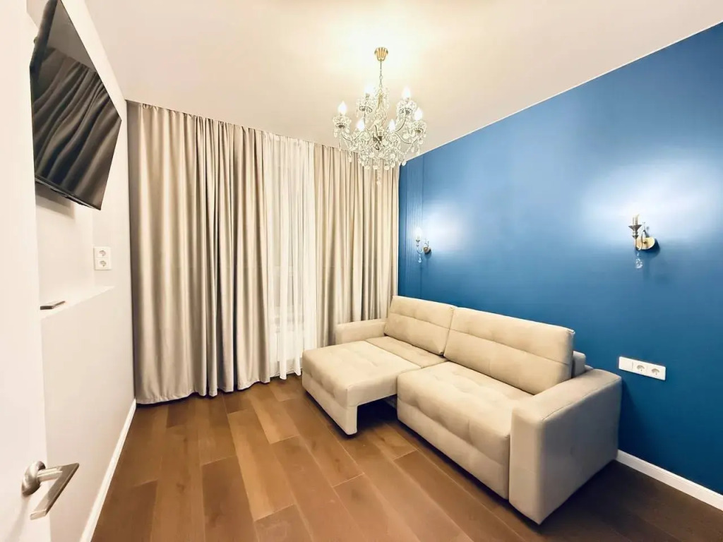 Квартира Элегантная квартира с кондиционером и лоджией от Rent me 24