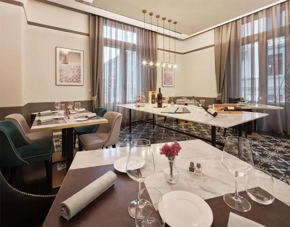Отель Double Tree by Hilton Trieste