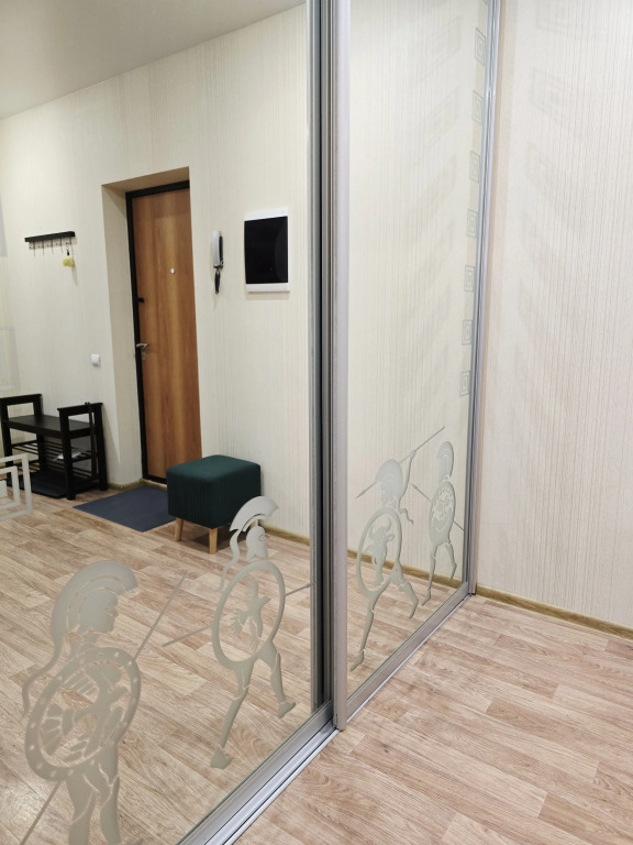 Квартира рядом с торгово-развлекательным комплексом Айсберг