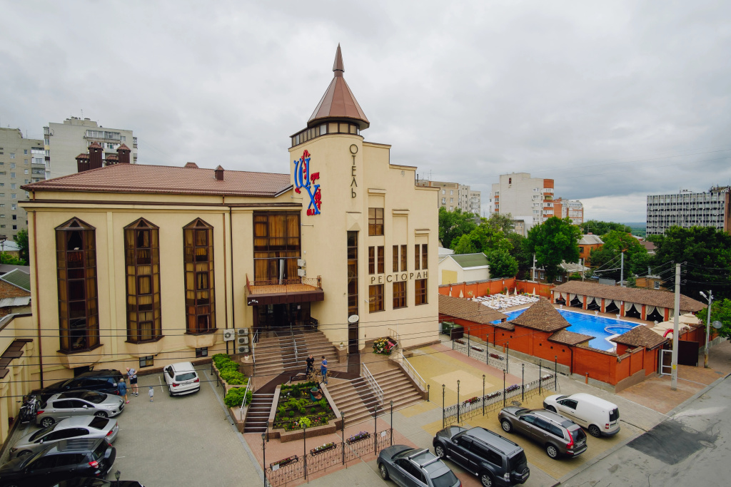Шери Холл