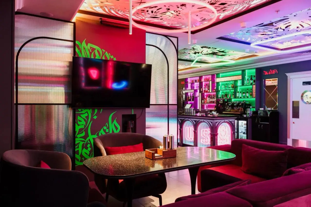 Avulus Cyber Hotel