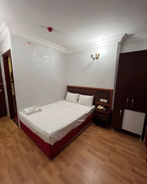 Отель Red White