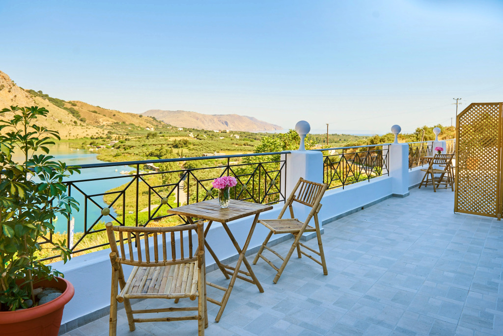 Отель Lake View Suites