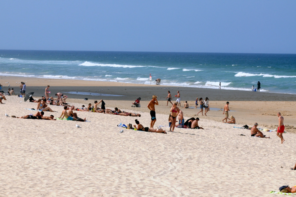 Апартаменты Surfers Paradise Three Bedroom With Pool and Spa Access