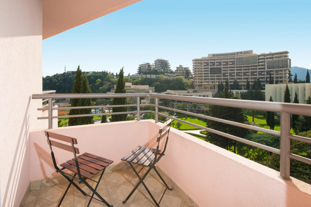 Отель Iberostar Waves Bellevue