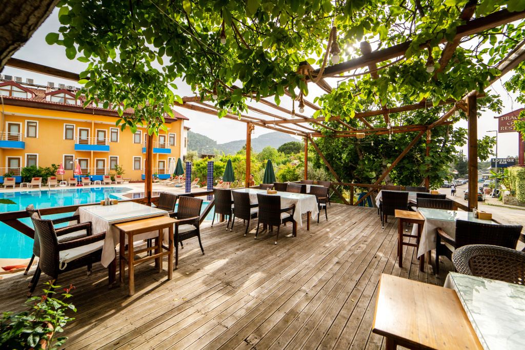 Suzanne Hotel & Restaurant