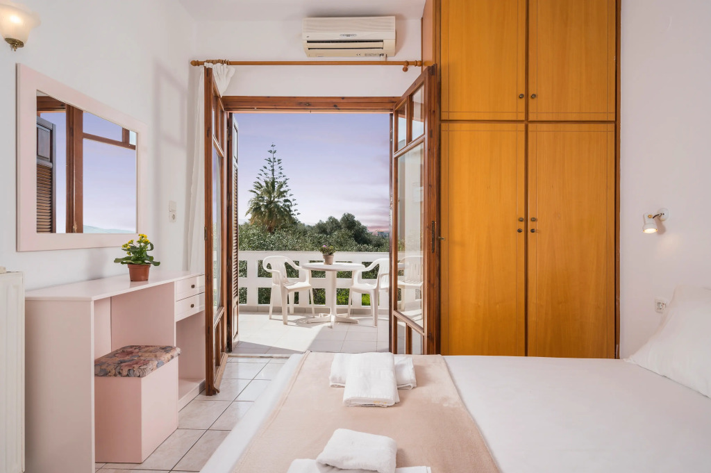 Captain Michalis Apartments - 750m from Kalamaki Beach