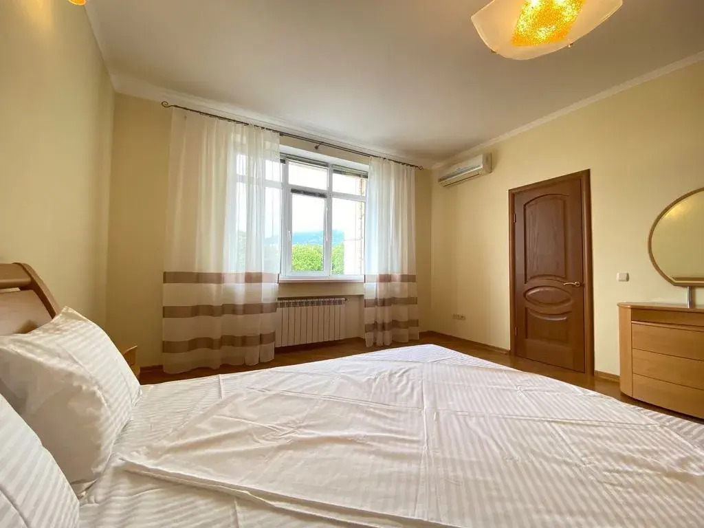 Квартира на Изумрудном Переулке 1