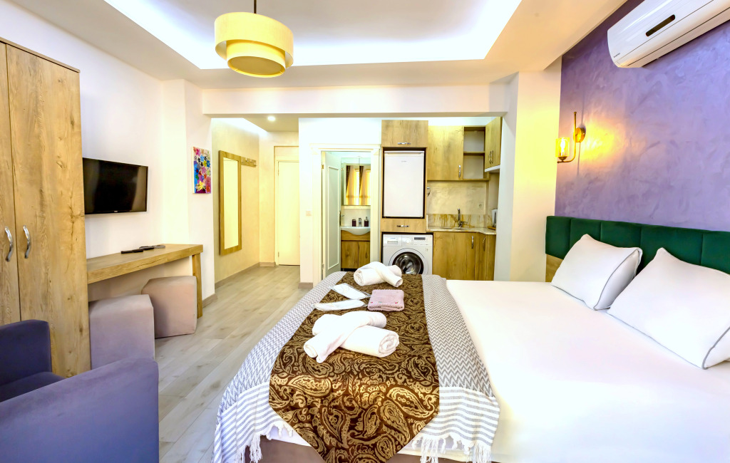 Отель Loren Hotel & Suites
