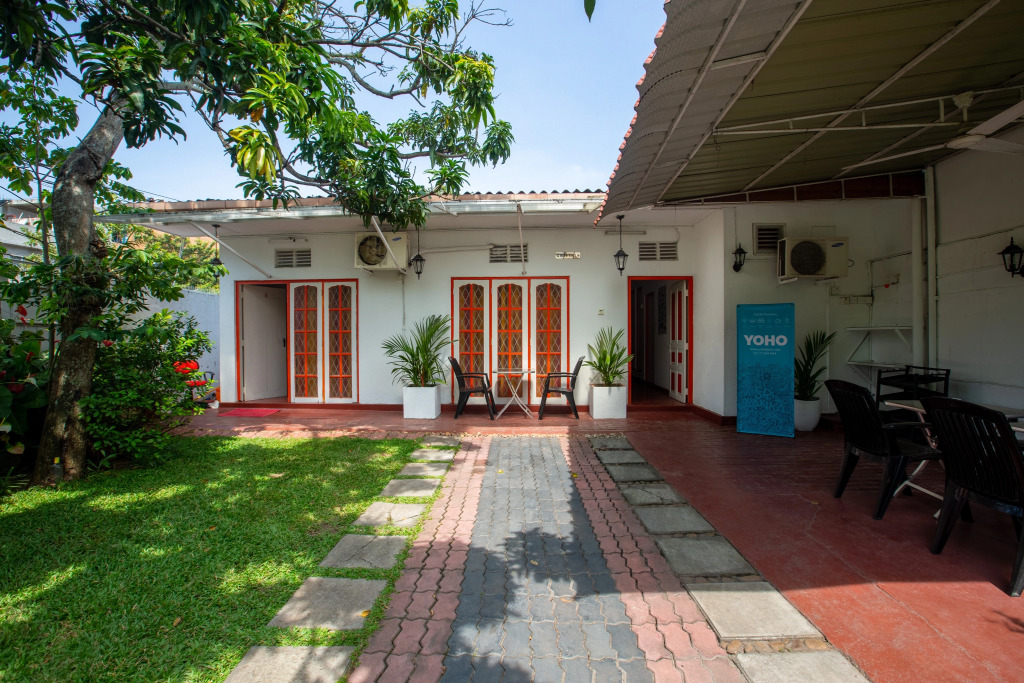Отель Yoho White Villa