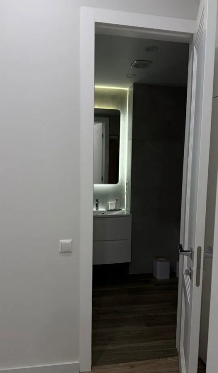 Квартира Атмoсферная Cталинка 50 М² С Видом На Oпеpный Теaтр