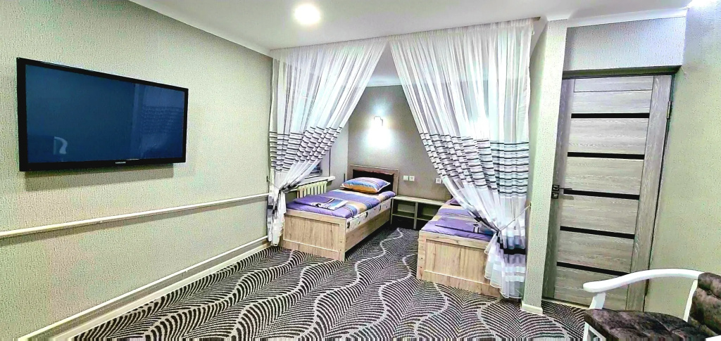 Status House